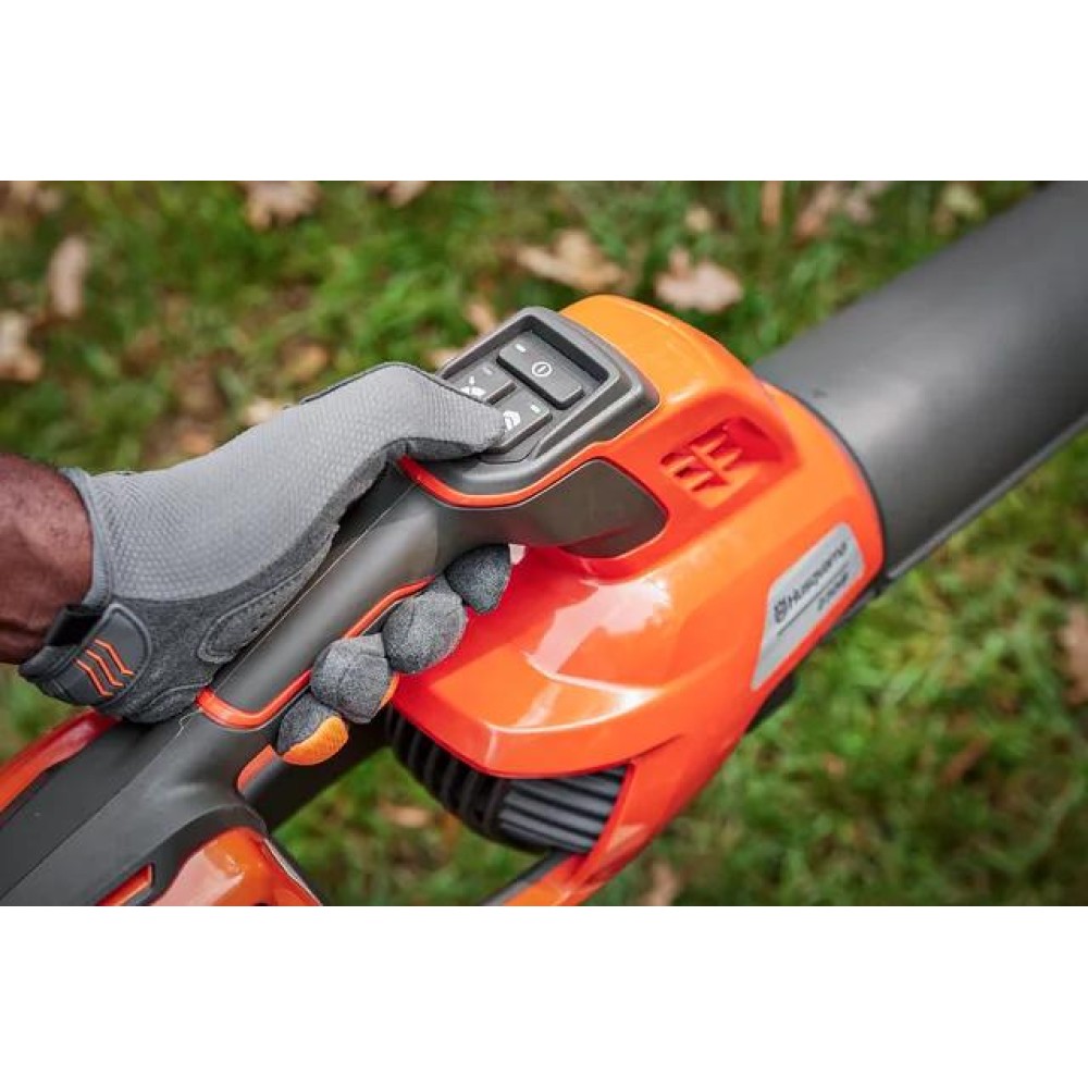 Dmuchawa akumulatorowa Husqvarna 230iB - Zestaw 4 Ah