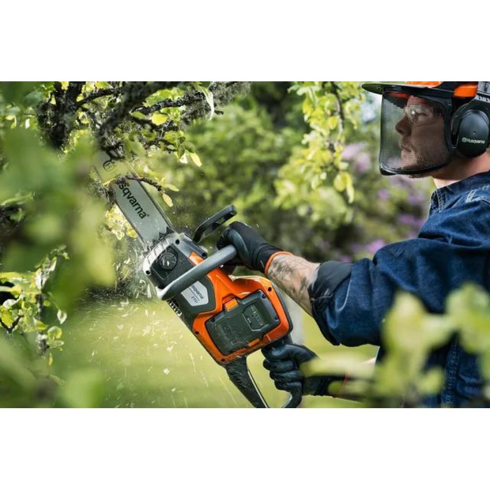 Pilarka akumulatorowa Husqvarna 215i - Zestaw 2 Ah