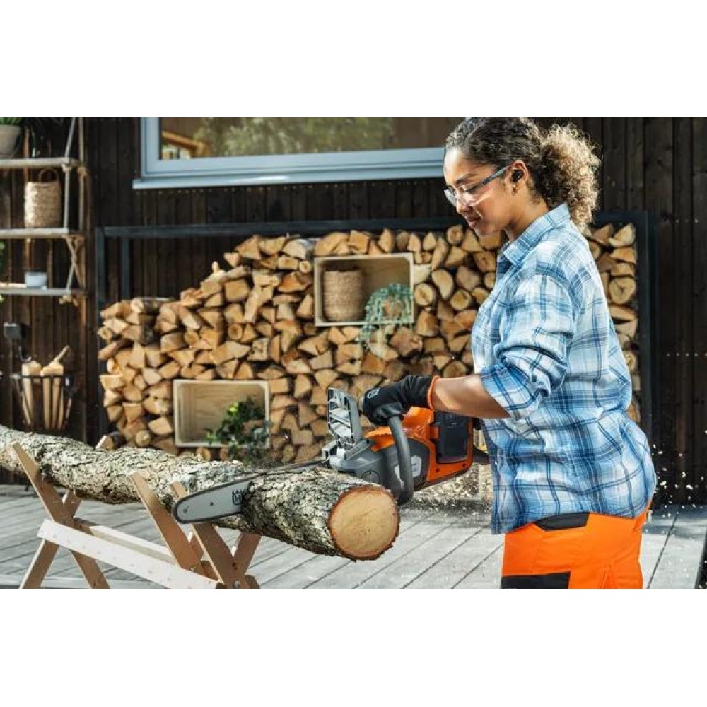 Pilarka akumulatorowa Husqvarna 230i i zestaw 4 Ah